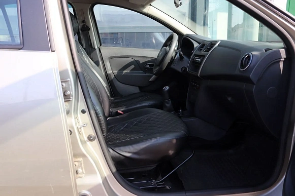 Купить Рено Логан 2015г.