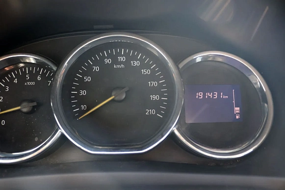 Купить Рено Логан 2015г.